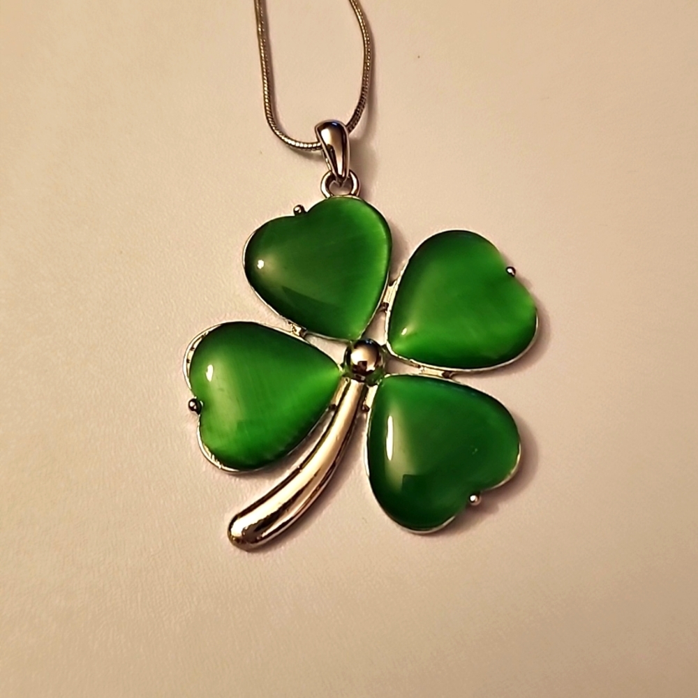 Four Leaf Clover Necklace 19 inch Chain Zinc Alloy Irish  Bright🍀